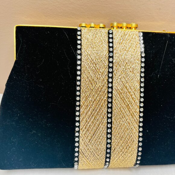 Vintage Elegance for Every Occasion: Black Velvet Handbag - Picture 4 of 12